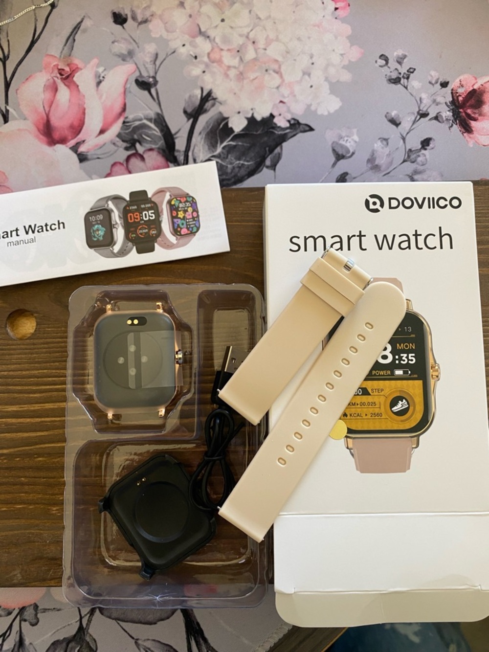Doviico Smart Watch - Rose Gold Face with Blush Band - New in box - Picture 6 of 7